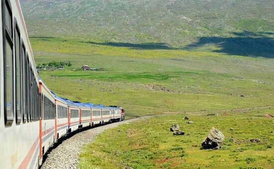 TURİSTİK DOĞU EKSPRESİ İLE VAN KARS ERZURUM TURU Uçak İle Gidiş Tren İle Dönüş