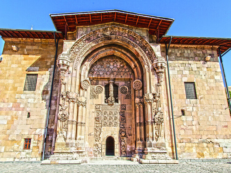 HIZLI TREN İLE TUNCELİ MUNZUR VADİSİ KEMALİYE DİVRİĞİ TURU