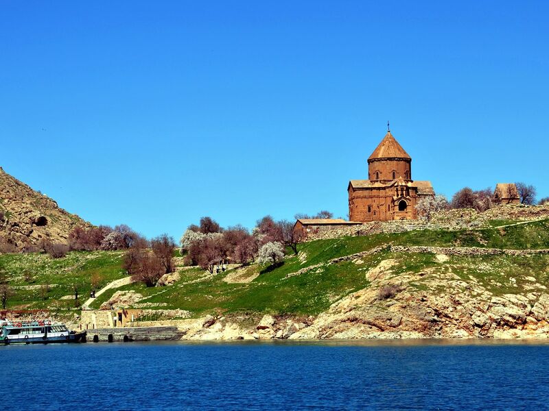 VAN GÖLÜ EKSPRESİ İLE VAN KARS ERZURUM TURU