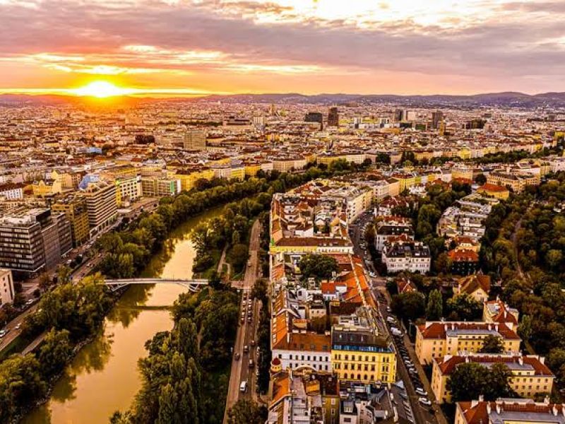 ANKARA'dan BERLİN ve ALPLER TRENLİ HALLSTATT ile BİR ORTA AVRUPA MASALI - WizzAir ile 7 gece - 27 Ekim 2026 Cumhuriyet Bayramı Özel - ESBBUDESB